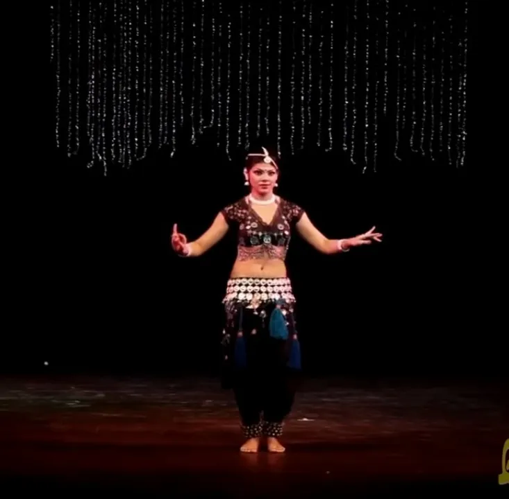  Interesting watch: Odisha's Nitisha Nanda choreographs Odissi with belly dancing and the result will amaze you