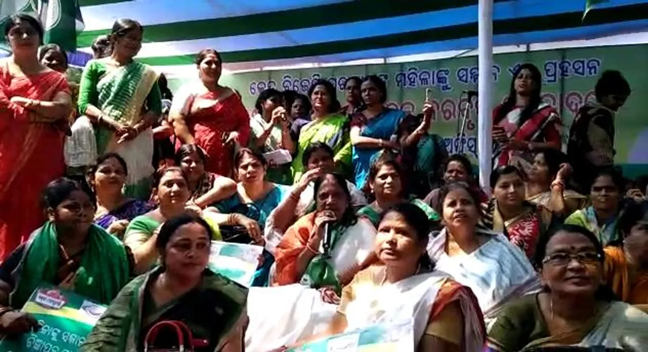  BJD's women’s wing demonstrates before IOCL office