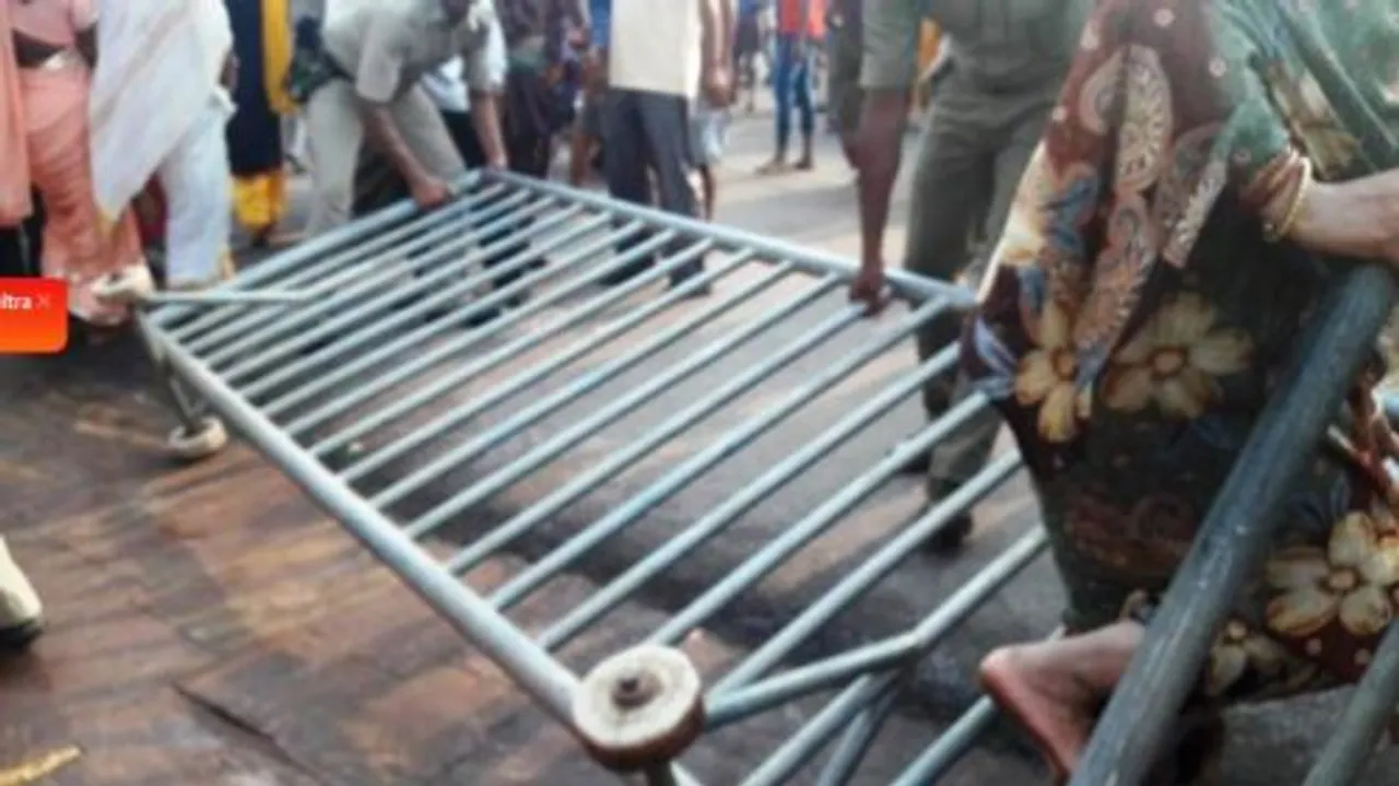  Devotees flout queue system for darshan at Odisha's Srimandir