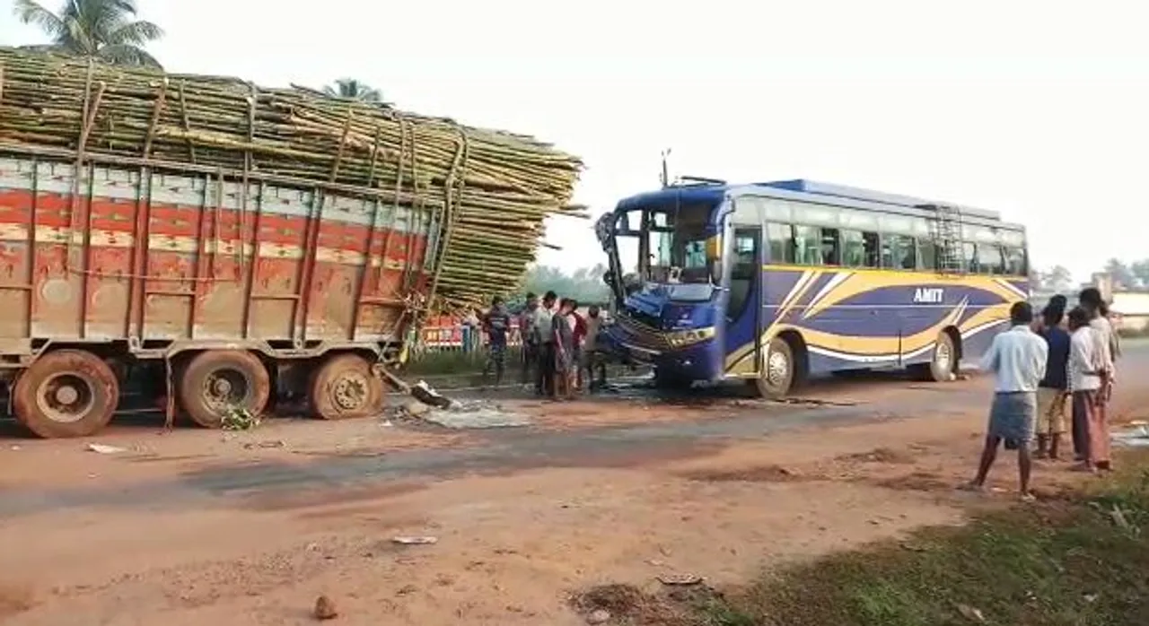  Bus carrying pilgrims meets with accident in Odisha; 2 killed, 15 injured