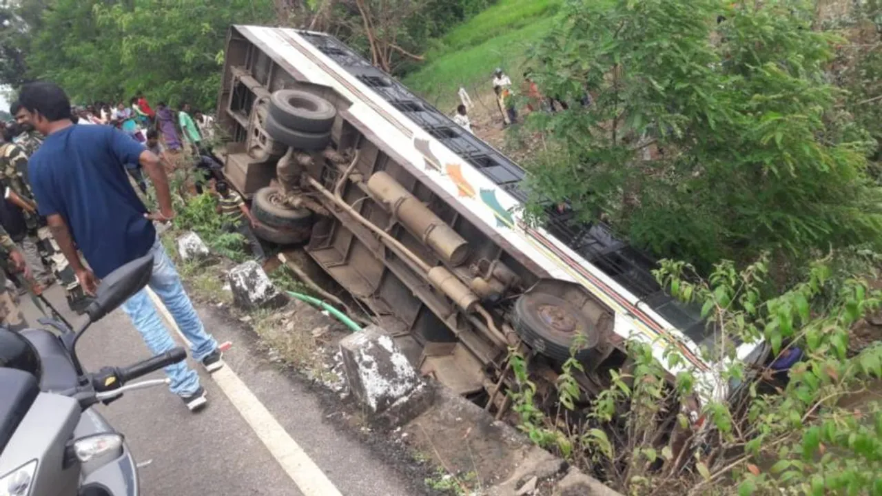  25 injured as bus turns turtle in Odisha's Malkangiri