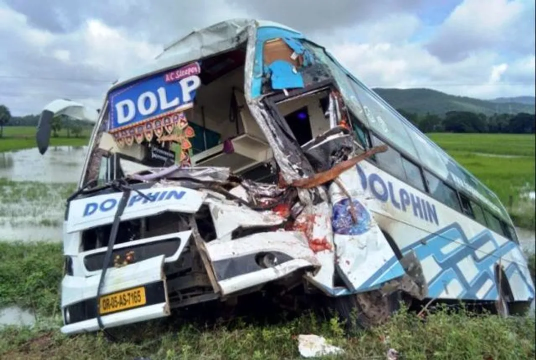  Odisha: 30 injured after bus collides with truck in Jajpur  