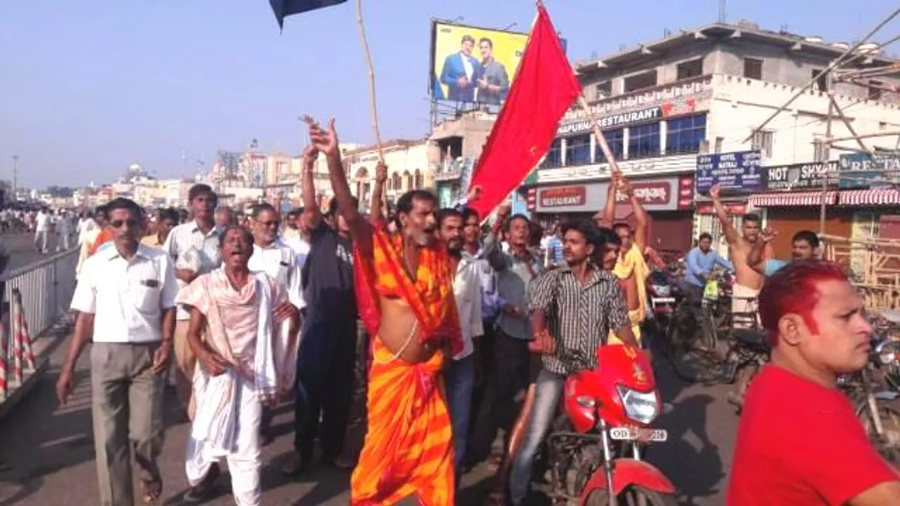  Queue system at Srimandir: Protesters go berserk, ransack Minister’s house  