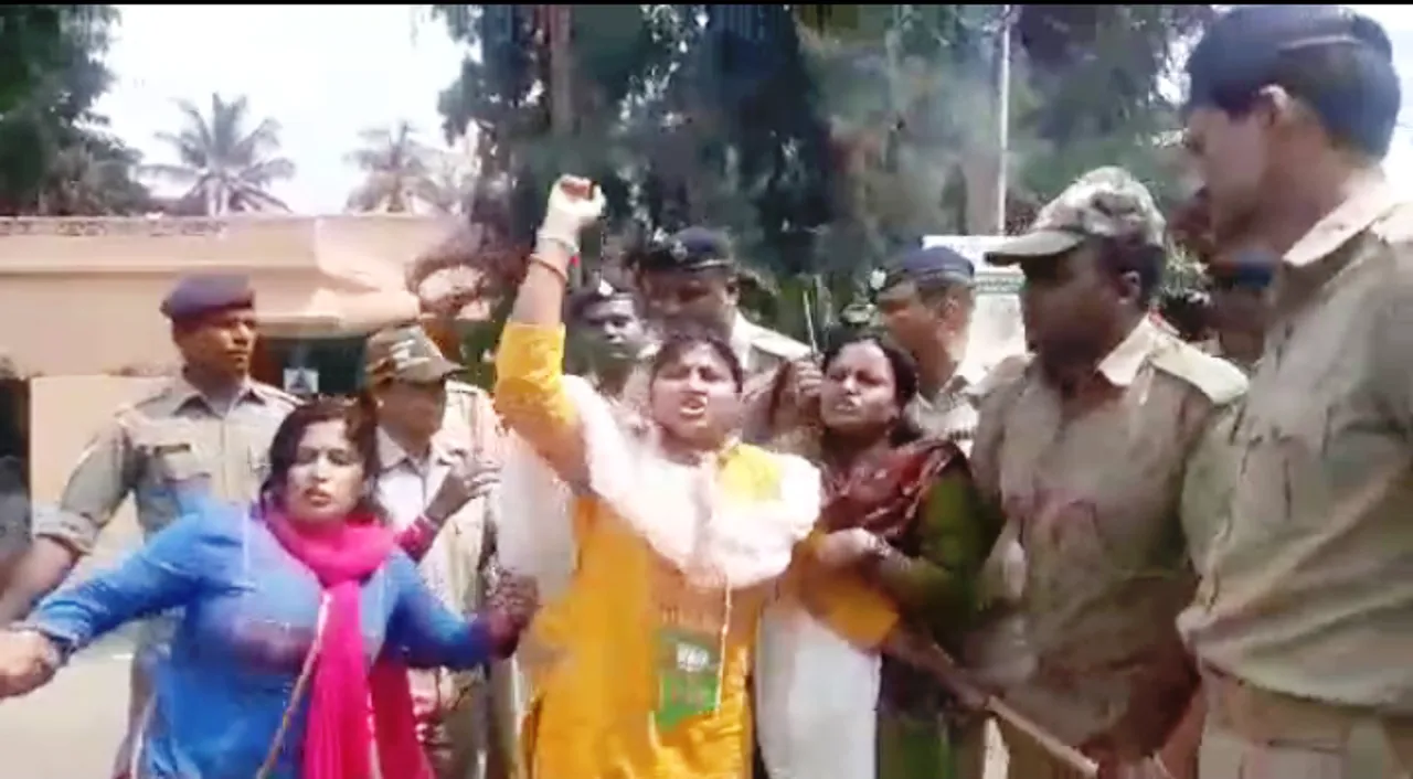  Maharathy’s derogatory remarks: BJP women activists clash with cops during demonstration  