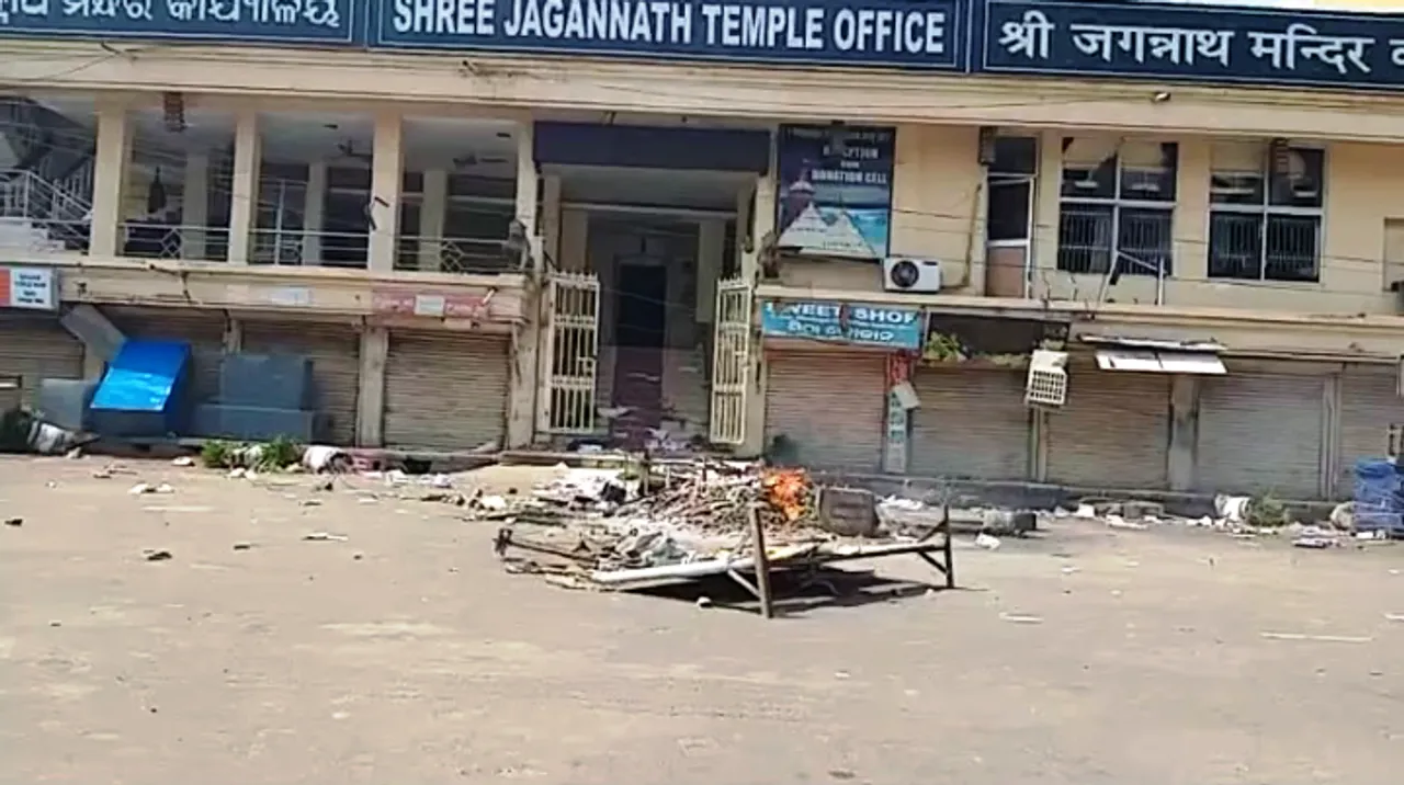  Queue system at Srimandir: Cash, valuables looted from SJTA office during violence   