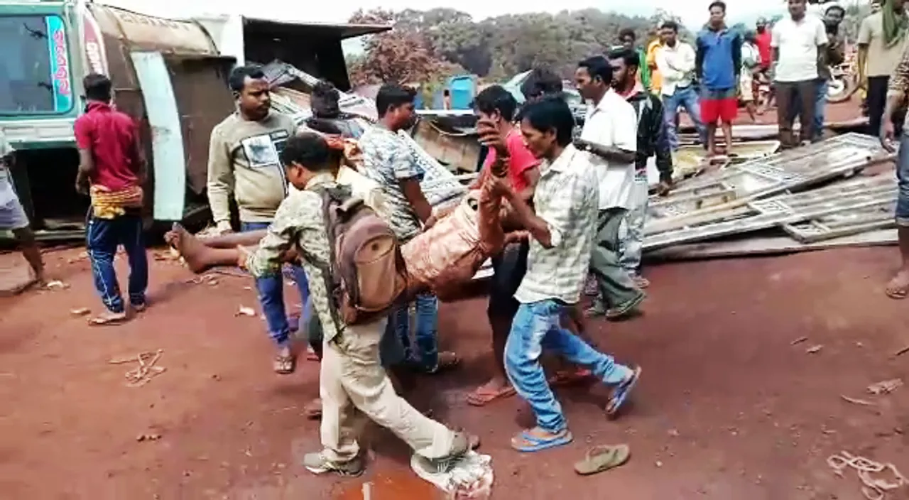  Truck carrying Jatra artistes overturns in Odisha; 7 critical