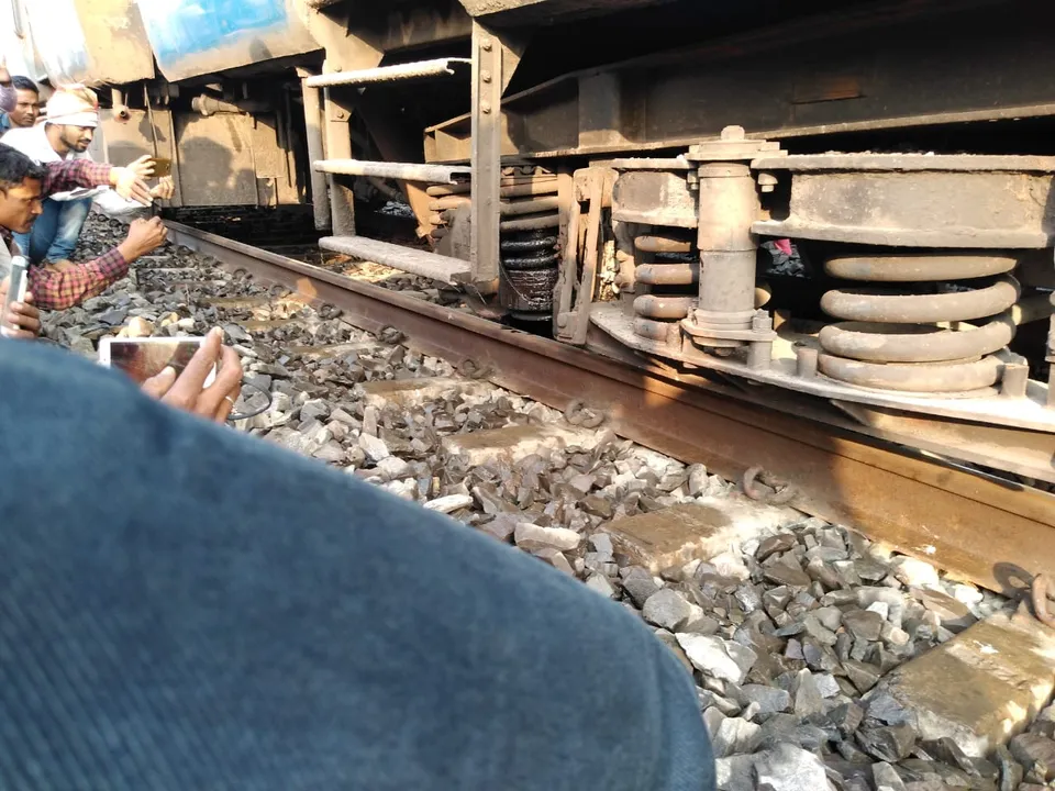  Puri-bound Dhauli Express derails