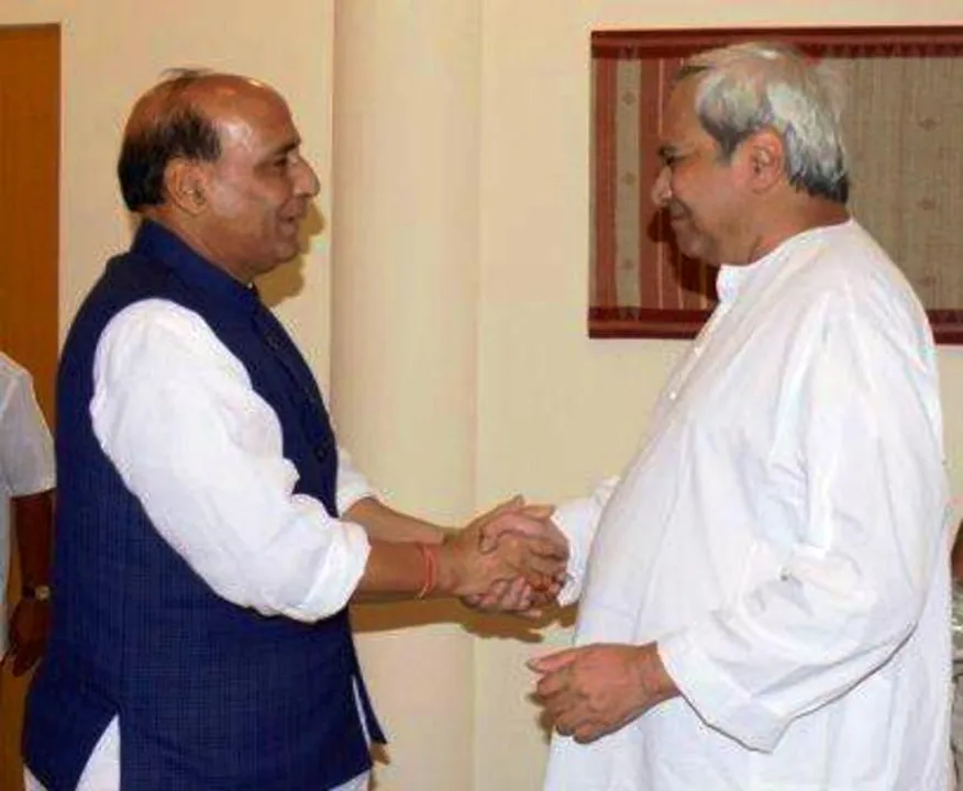  Rajnath assures Naveen for early release of Titli funds to Odisha