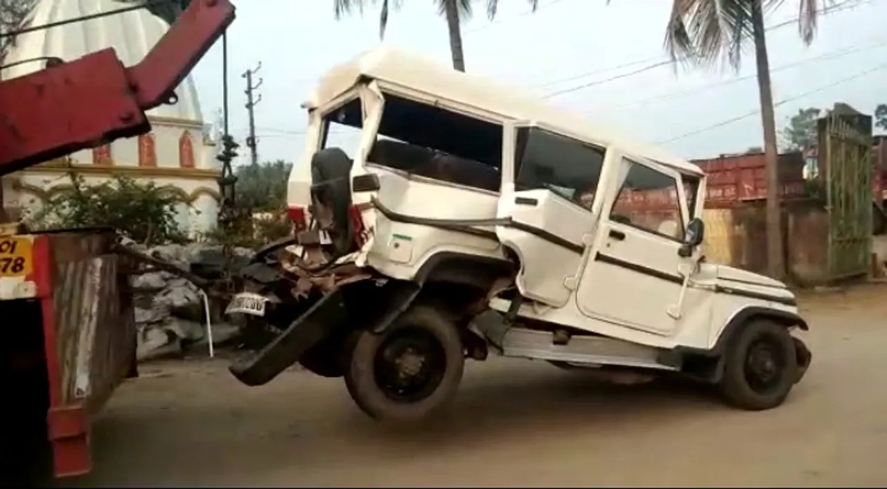  Police van crashed while rescuing accident victims in Odisha