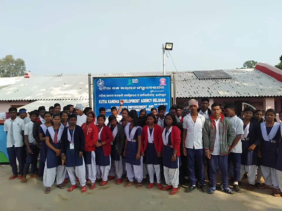  Over 400 Odisha tribal students walk 4 km to register grievance. Here's details