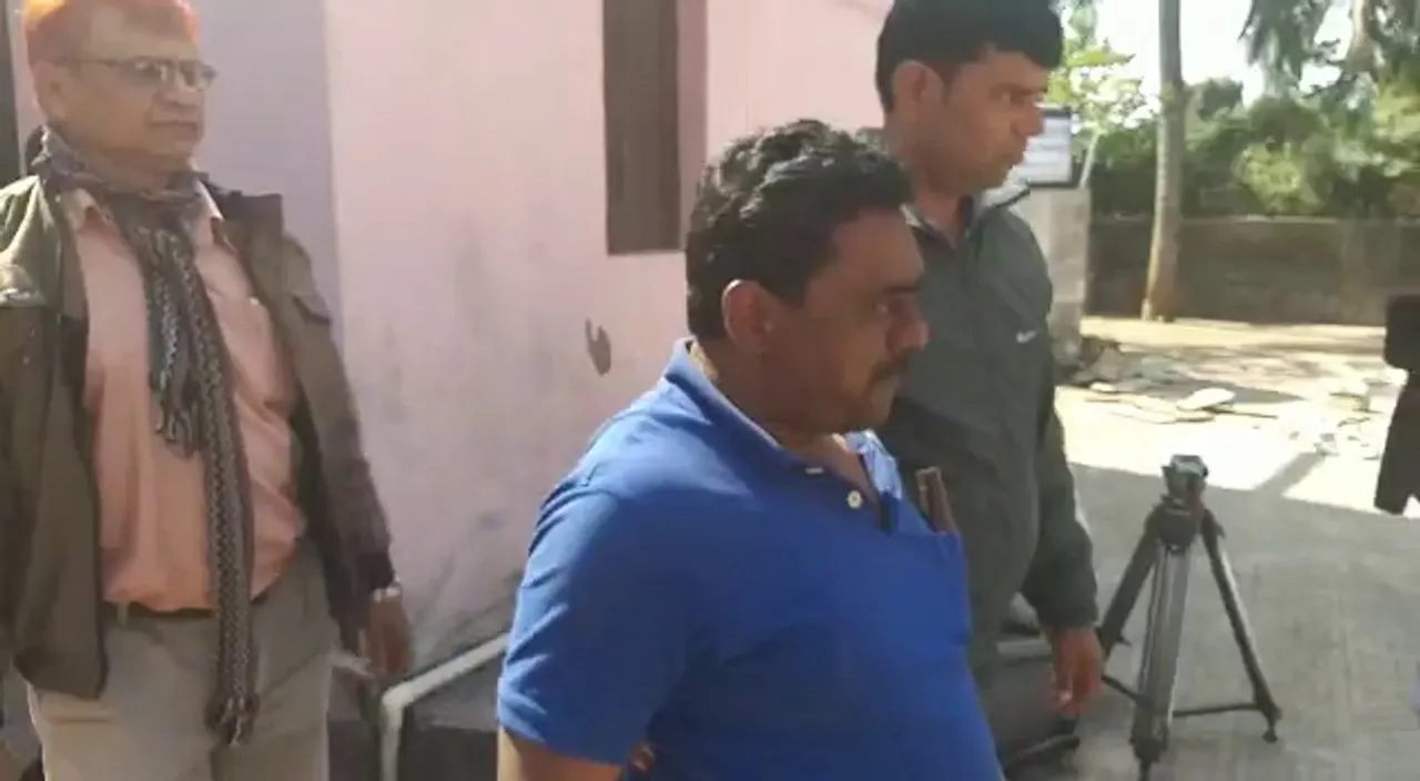  DEO clerk caught while taking bribe from teacher in Odisha