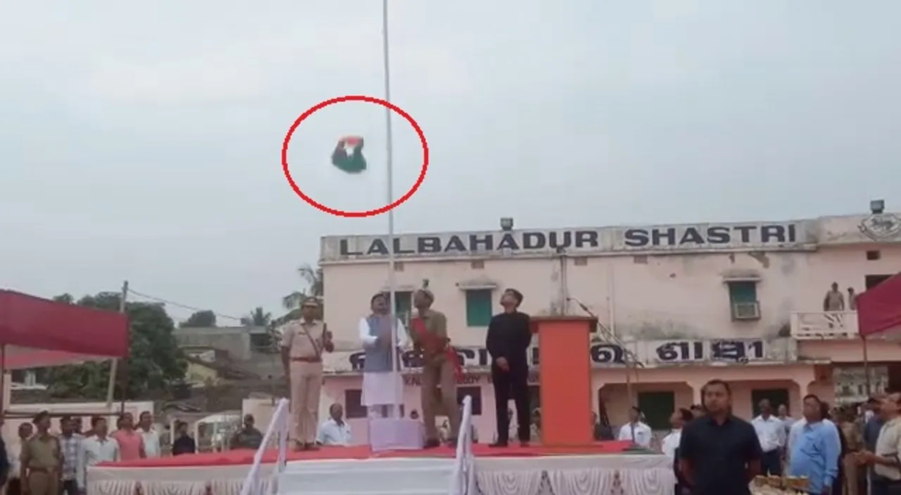  Watch: Tricolour falls during Republic Day in Odisha