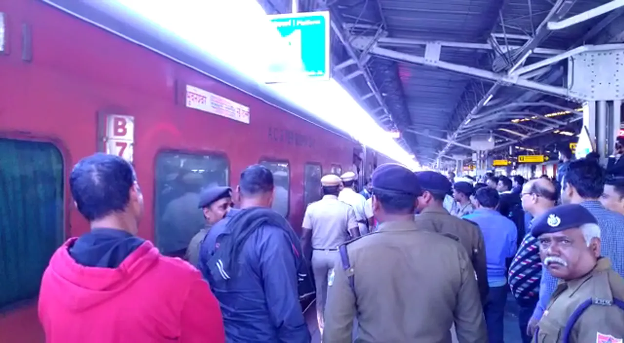  Odisha: Bhubaneswar-bound Rajdhani Express catches fire