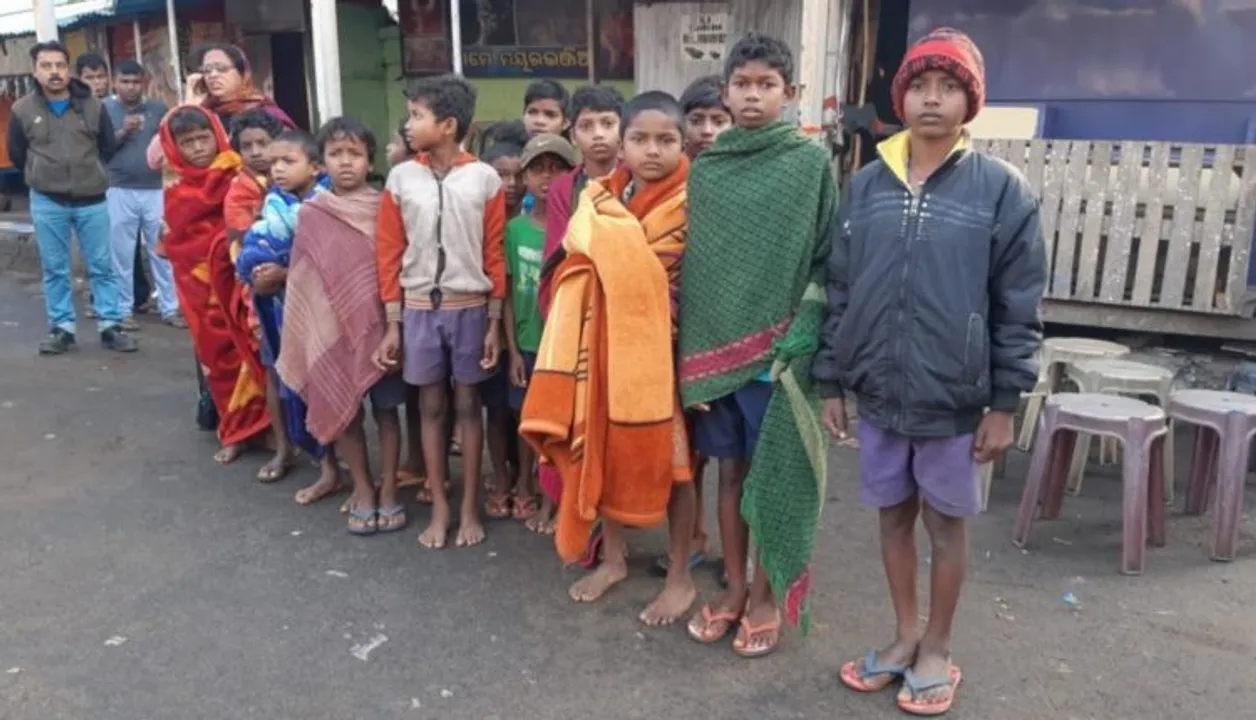  Odisha: School kids walk 15 km to voice grievances before Collector 