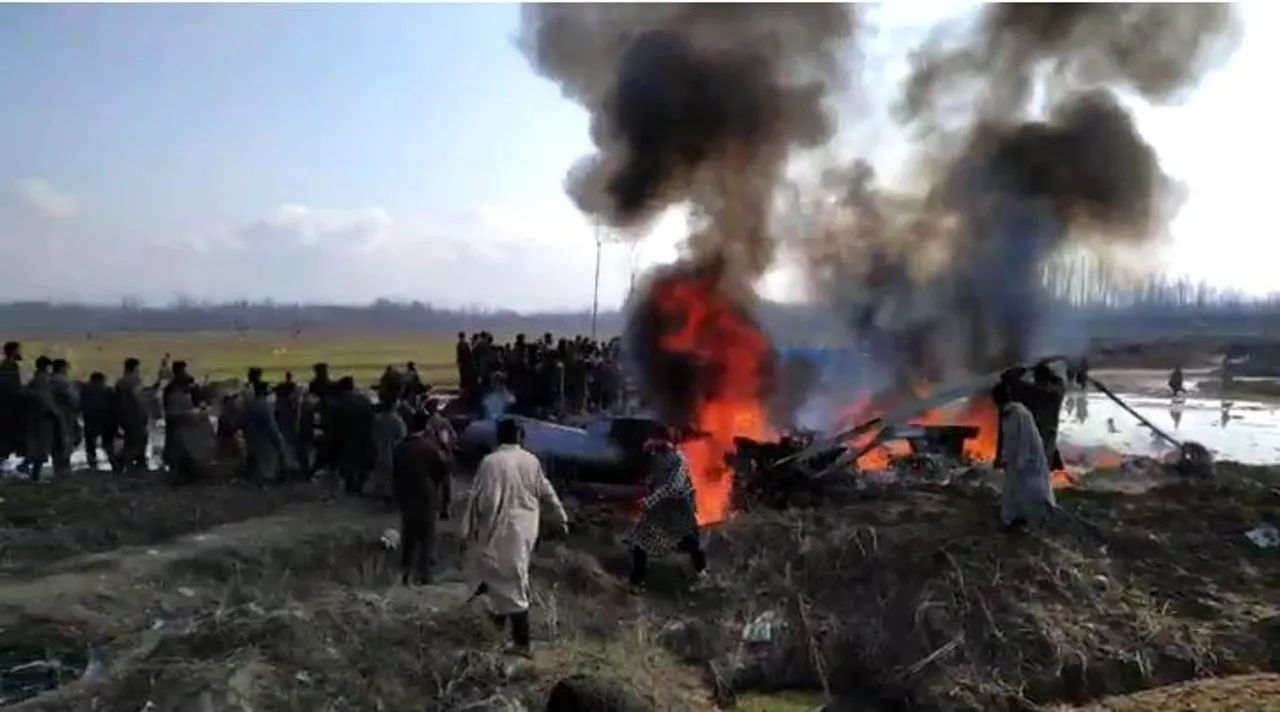  Indian fighter jets crash: One in Pak territory; pilot 'taken alive'