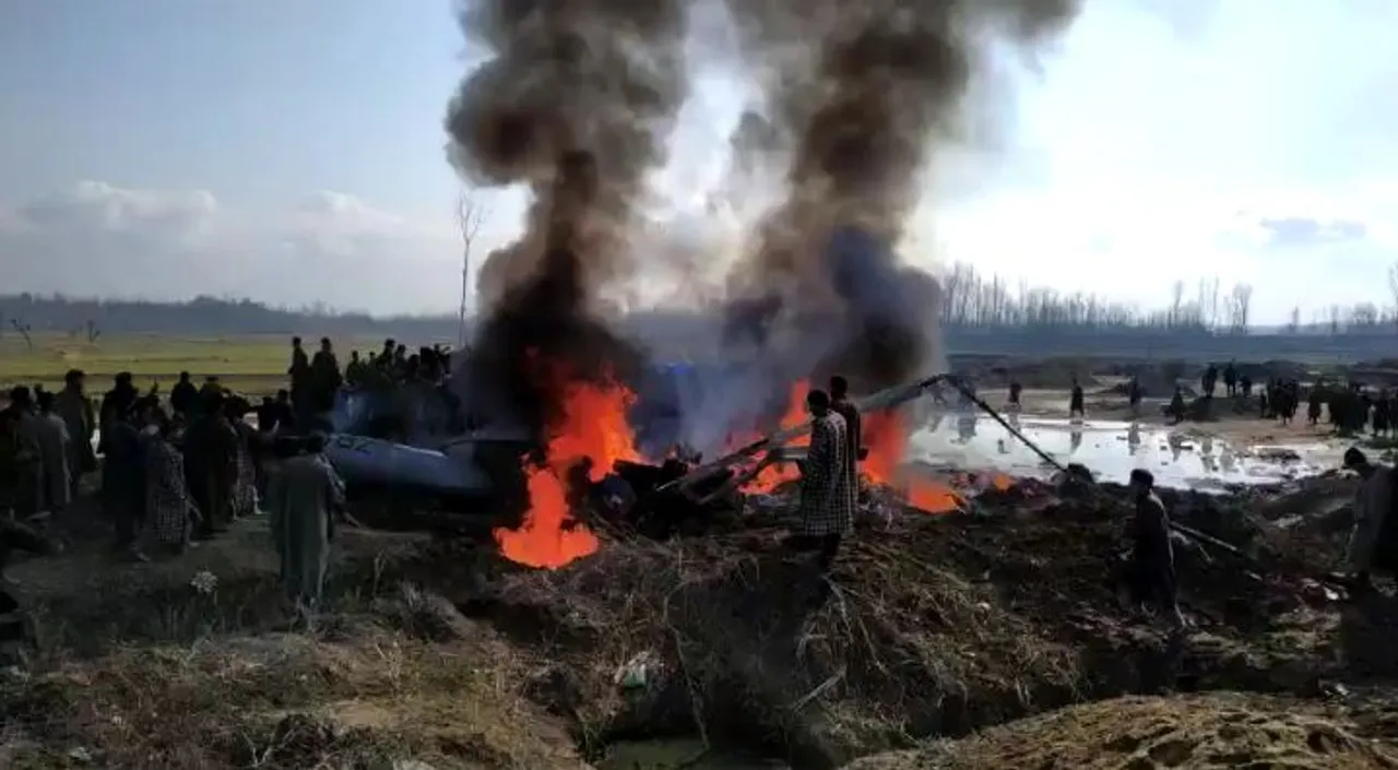  Indian fighter jets crash: One in Pakistan territory, pilot 'taken alive'