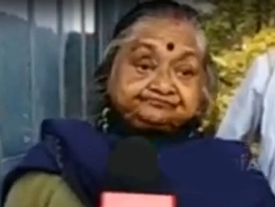  Elderly woman lights husband's funeral pyre in Odisha