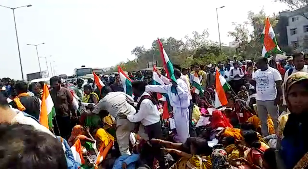  Anti-liquor protesters go berserk in Odisha Capital, give tough job for cops     