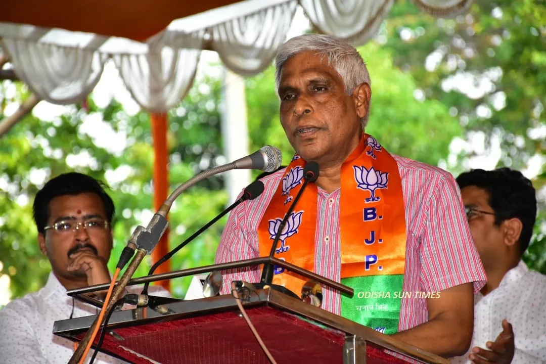  Former Odisha DGP Prakash Mishra joins BJP