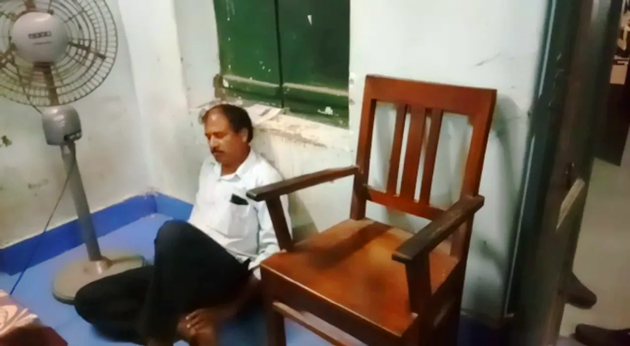  Headmaster arrested for misbehaving, showing obscene gesture at Class 5 girl    