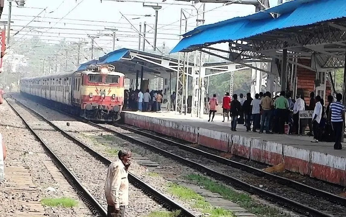  Man, woman found dead on railway tracks in Odisha