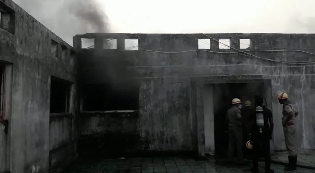  Fire breaks out at market complex in Odisha's Cuttack city