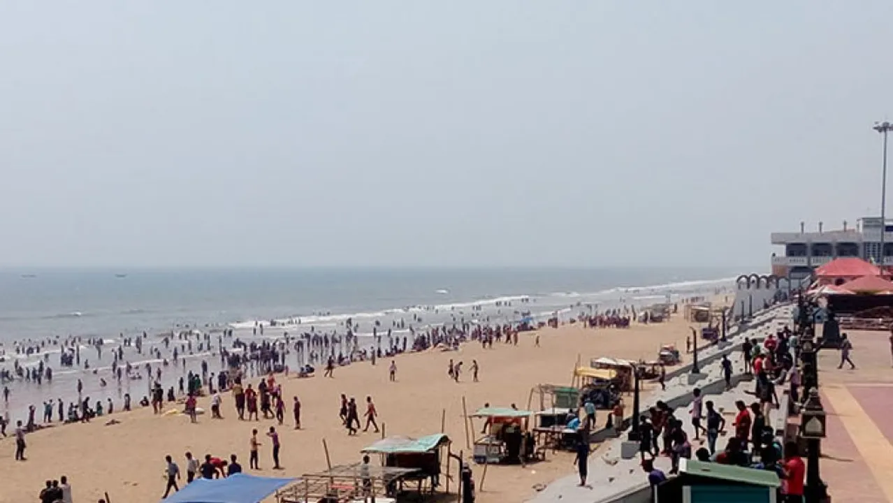  Cyclone 'FANI' to hit Odisha coast between Gopalpur and Chandbali