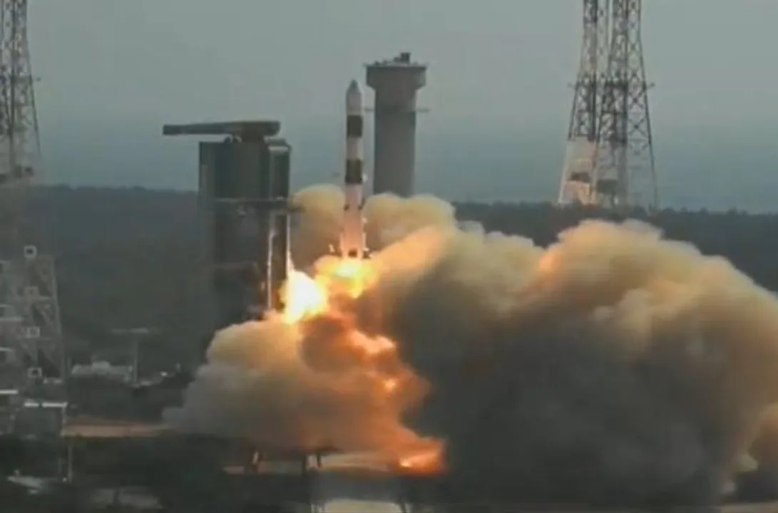  Indian rocket lifts off with Emisat, 28 other satellites