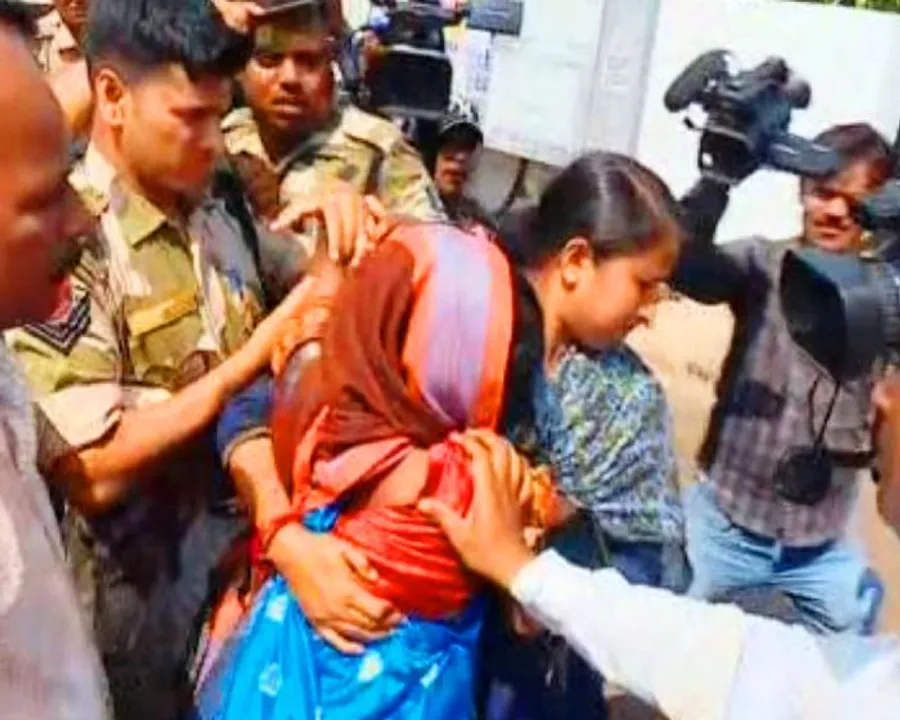 Woman attempts self-immolation outside Naveen Niwas