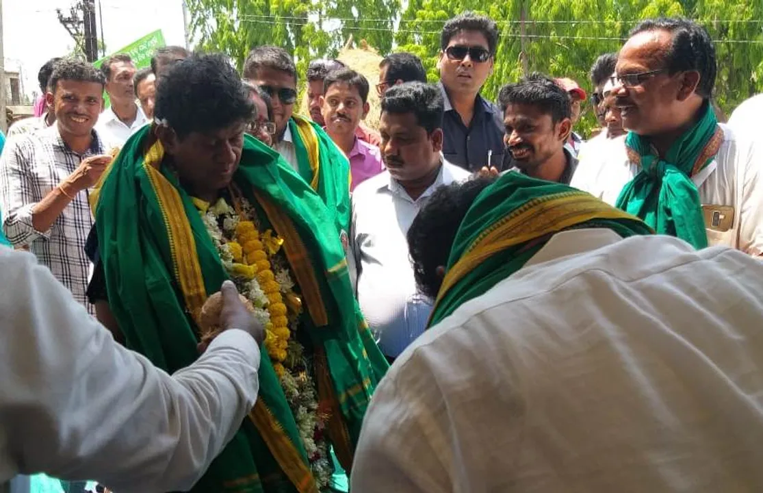  Soumya Patnaik hits campaign trail in Khandapada