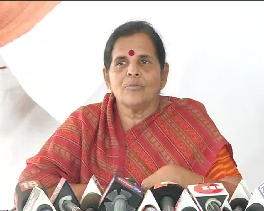  Odisha: Woman Cong leader attacked, stages dharna at party hqrs