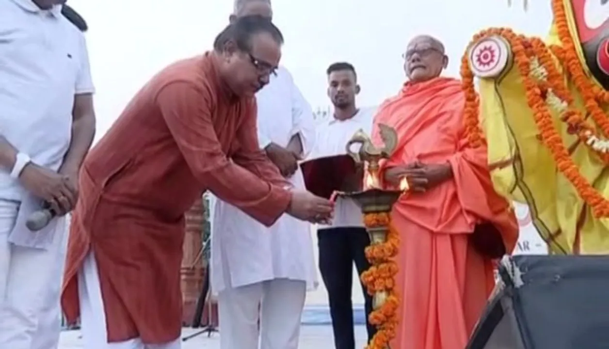  First-ever yogathon held in Odisha capital on World Health Day
