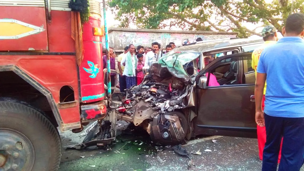  Car crash claims lives of 5 of family in Odisha  