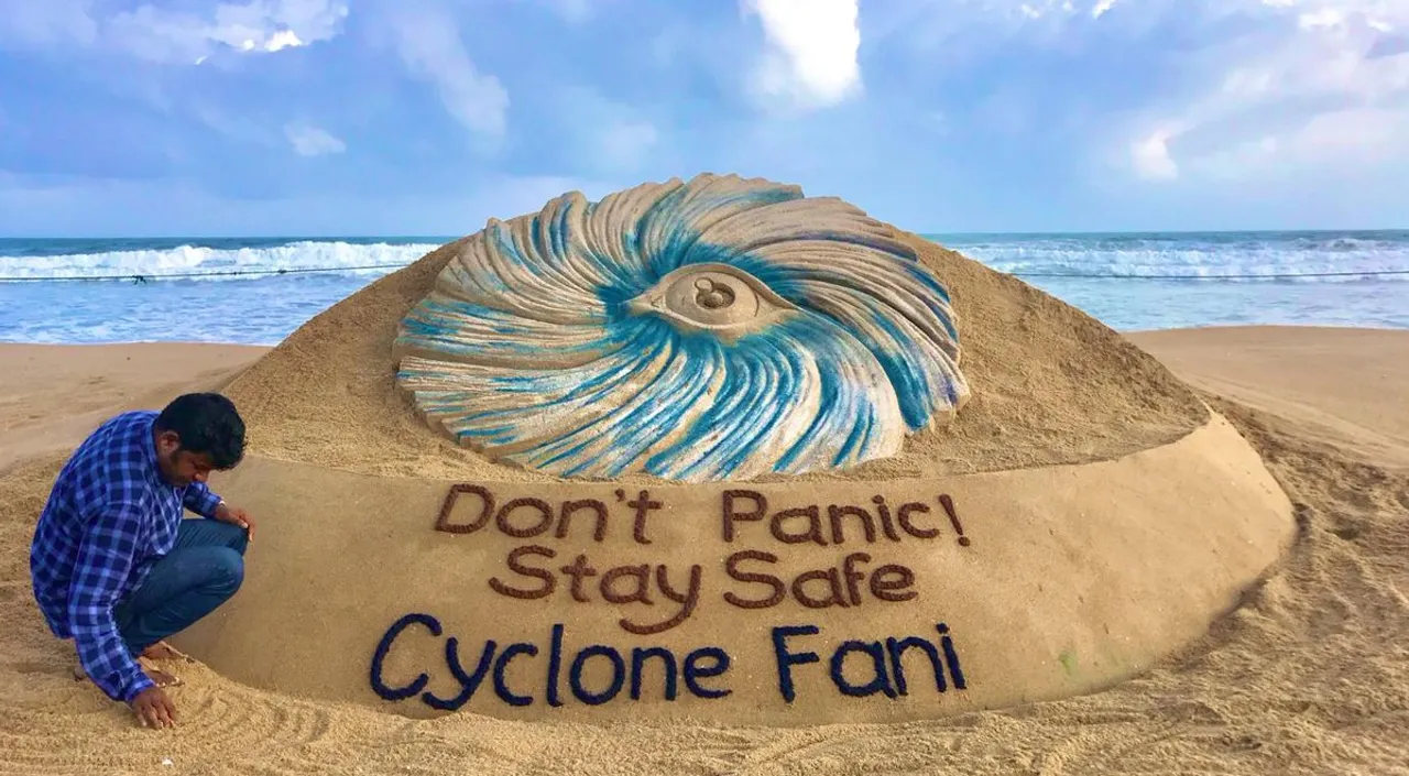  Watch: This is how Sudarsan Pattnaik appeals to stay calm during Cyclone 'FANI'