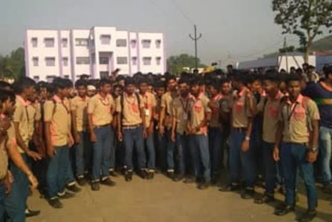  ITI student engaged in FANI restoration dies after falling off train in Odisha
