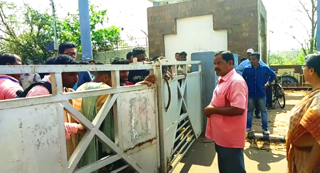  Utkal University students protest delay in power restoration post cyclone FANI
