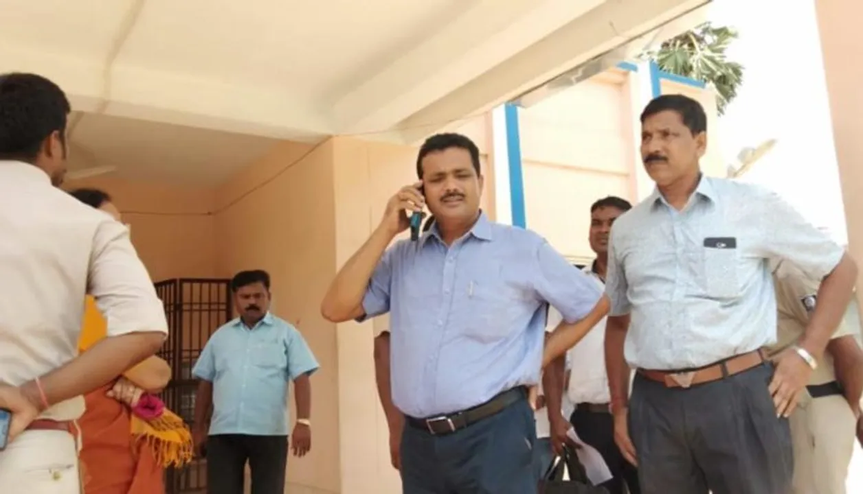  Cop caught taking bribe in Odisha’s Kendrapara