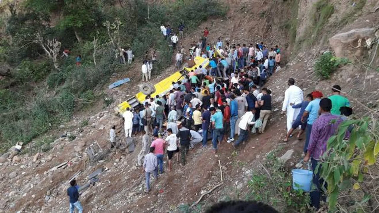  25 killed as bus falls into gorge in Himachal