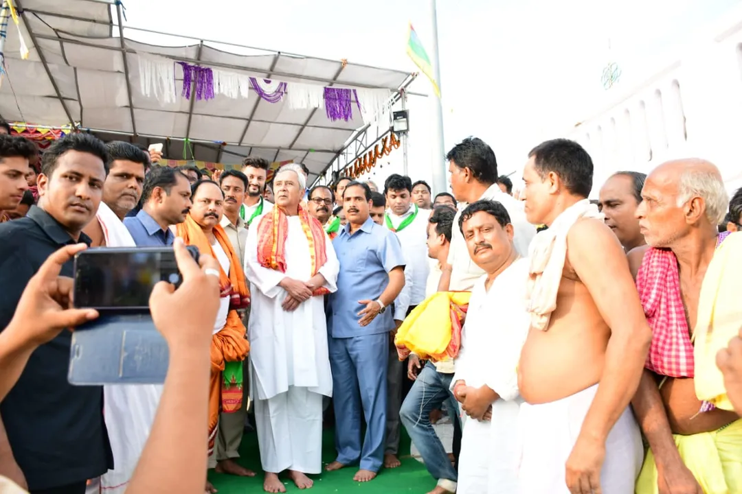  Odisha CM visits Baladevjew temple, announces Rs 2 cr projects
