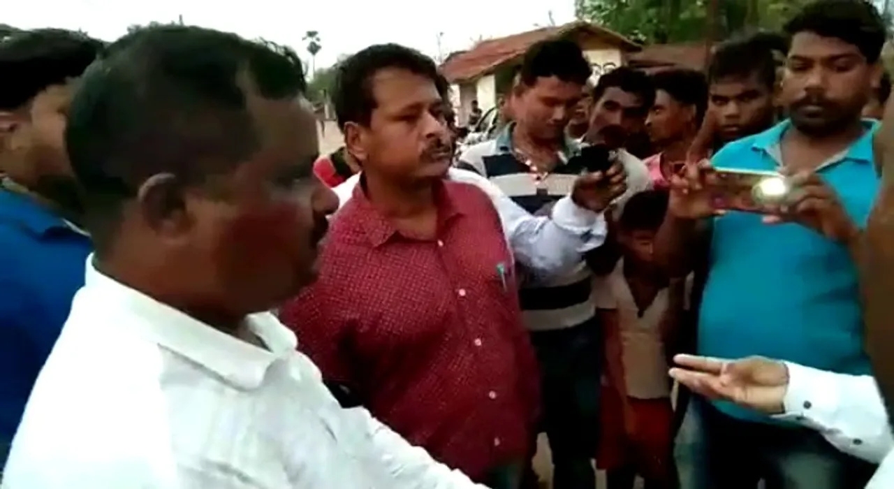  PWD JE (extreme left) 