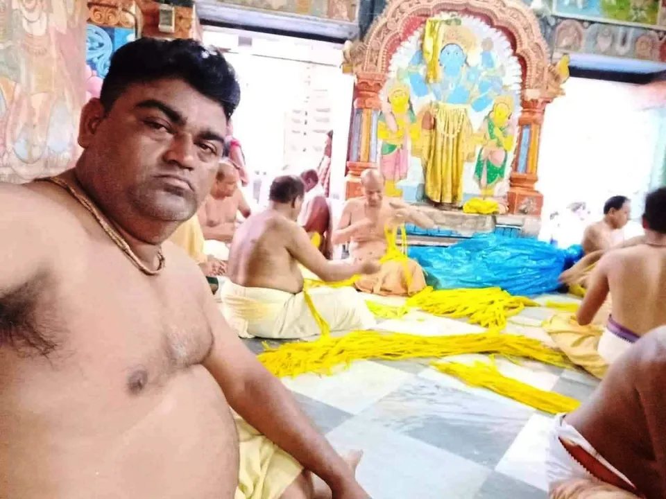  Odisha Srimandir servitor uploads inside temple pic, suspended