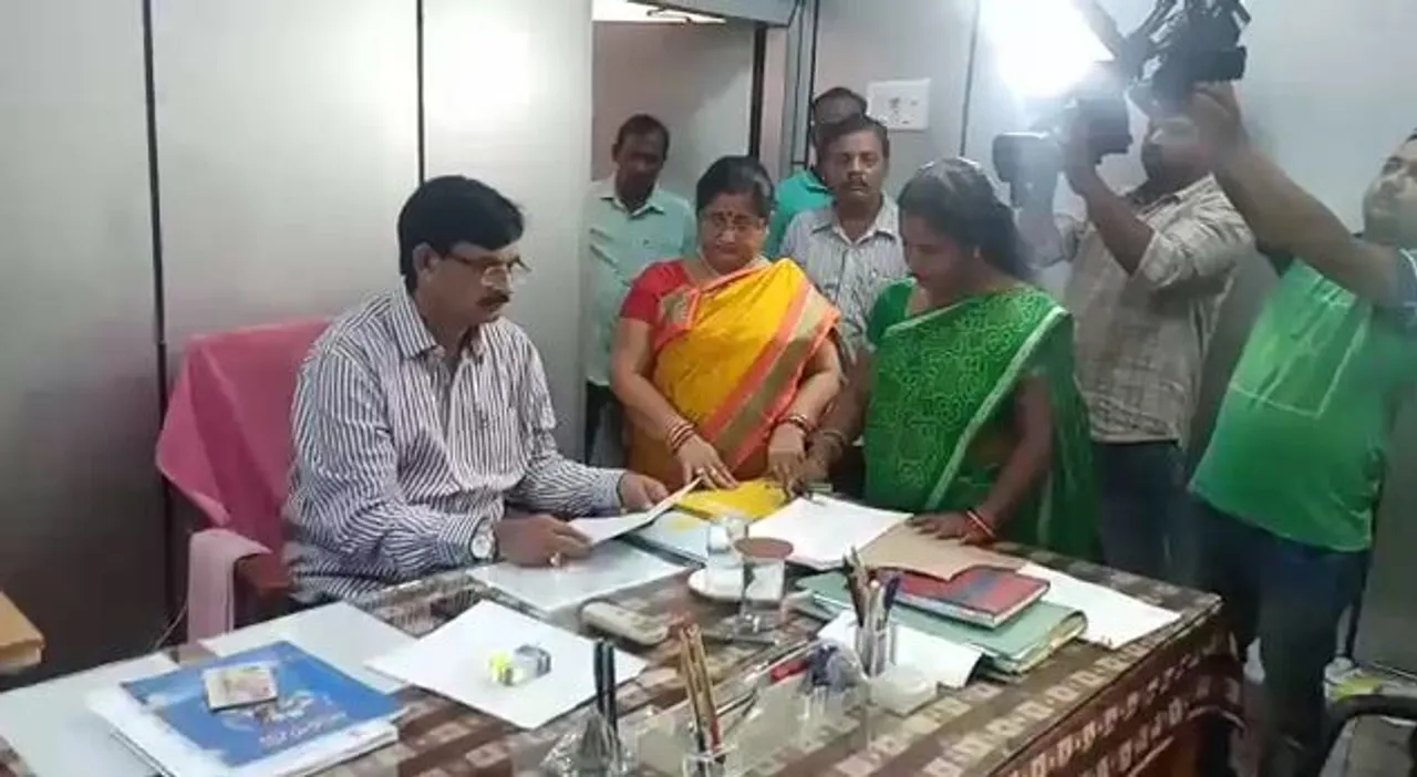  Minister pays surprise visit to BEO office in Odisha capital