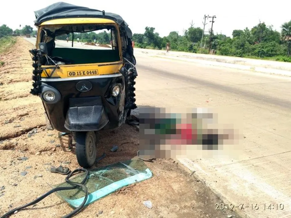  Truck rams into autorickshaw in Odisha: 1 dead, 3 critical