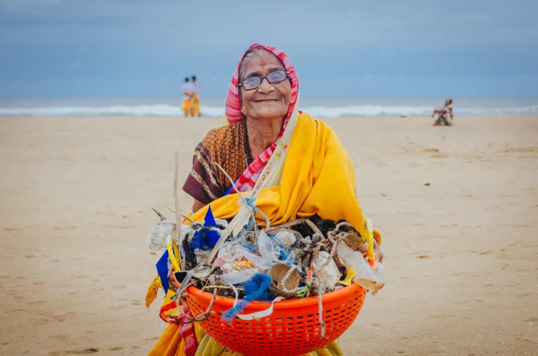  Octogenarian Maharashtra woman wins accolades for Puri beach cleanup in Odisha