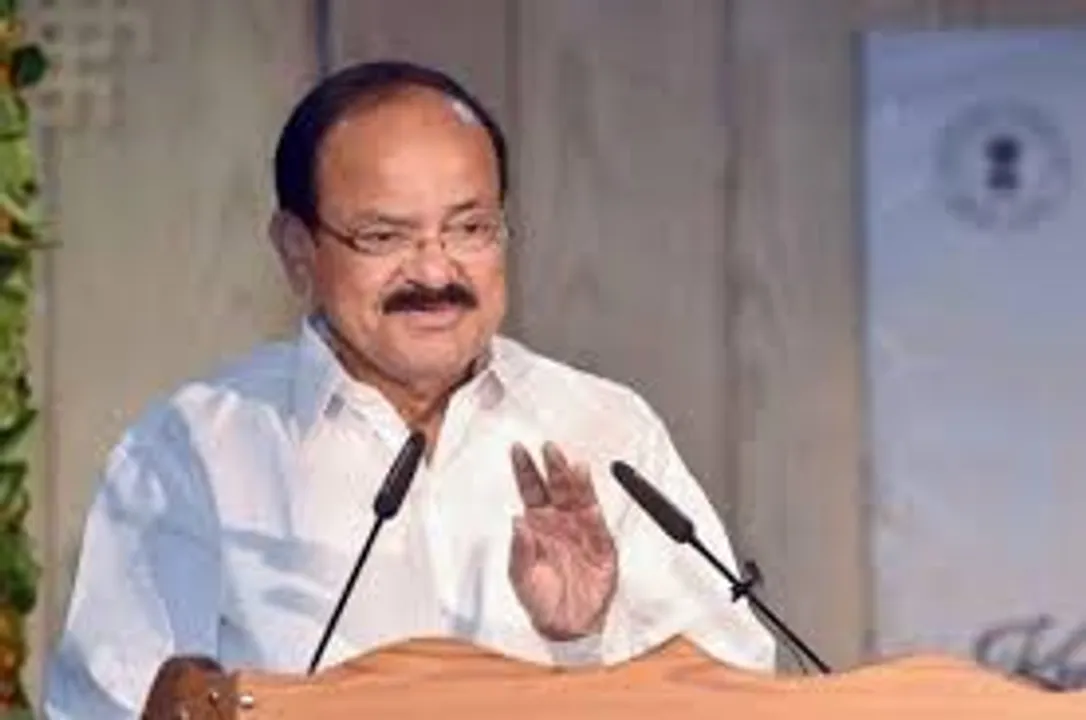  Vice President greets people on eve of Rath Yatra