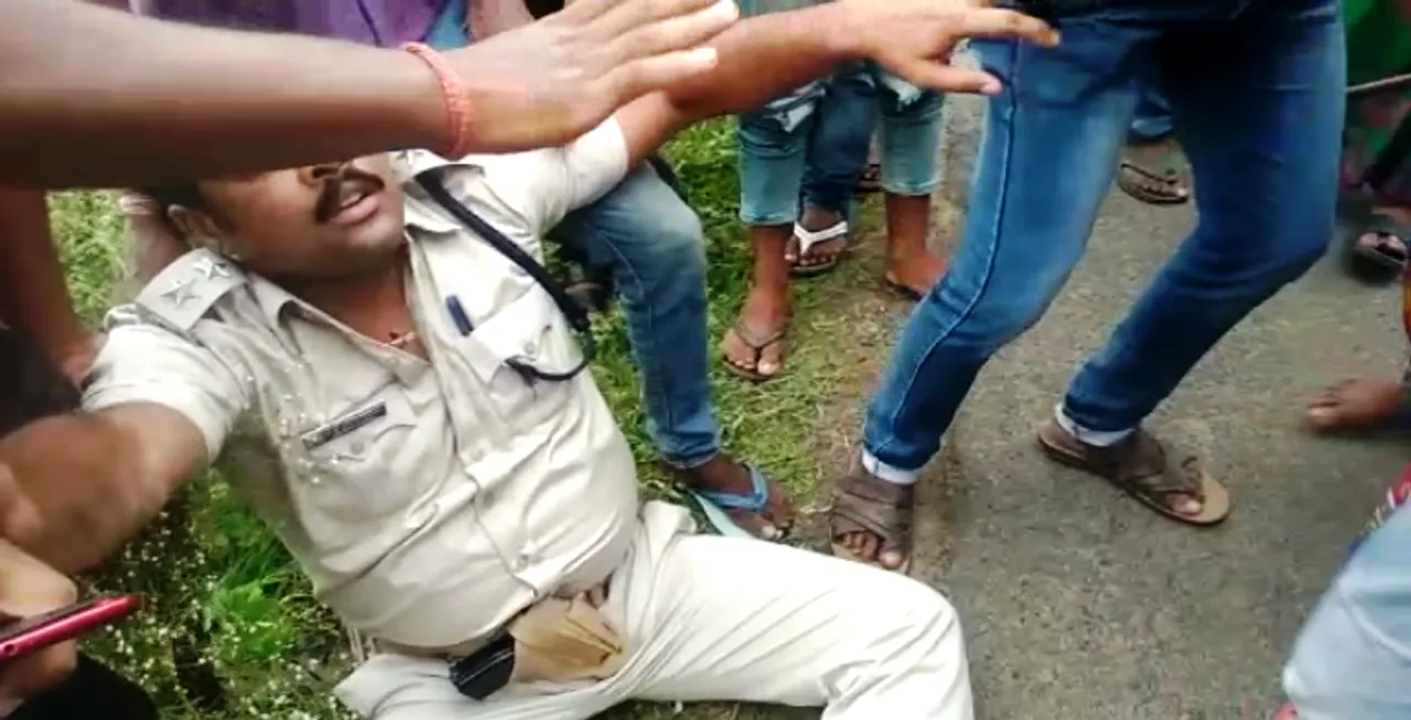  Odisha: Minor boy found hanging inside dhaba; cop attacked by mob during probe