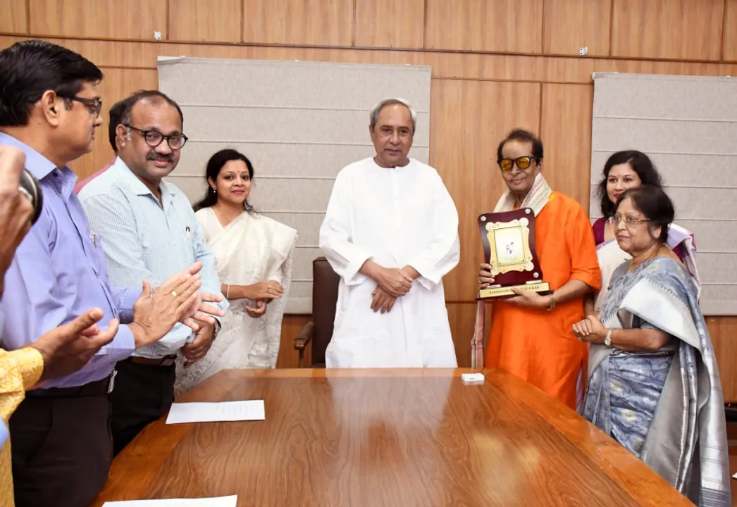  Legendary singer Prafulla Kar conferred with Sikandar Alam Memorial award