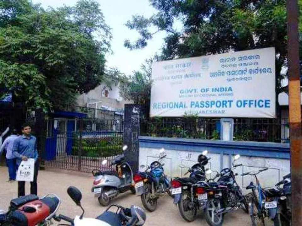  Gold looted from car parked outside Passport Office in Odisha capital  