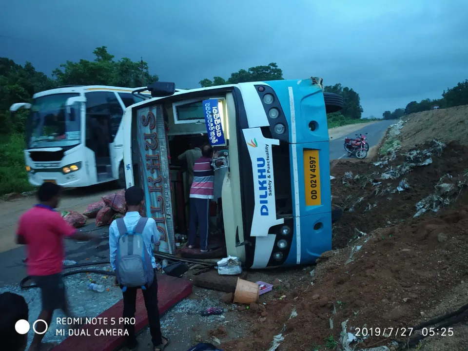  Bus carrying 50 passengers overturns in Odisha; 14 injured  