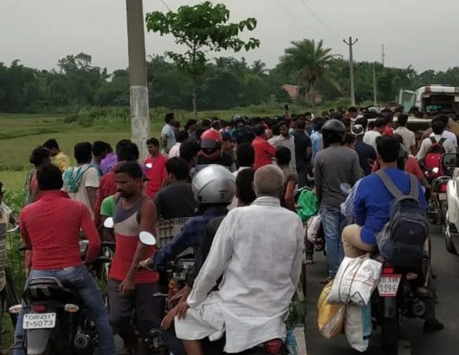  Two women labourers killed as pick-up van overturns in Odisha's Balasore
